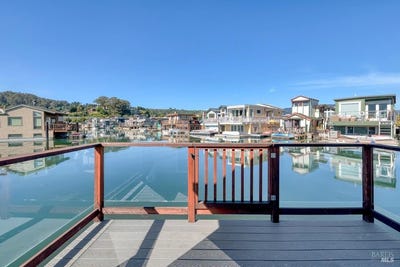 /international/us/31-s-40-dock-sausalito-ca-110106617398/
