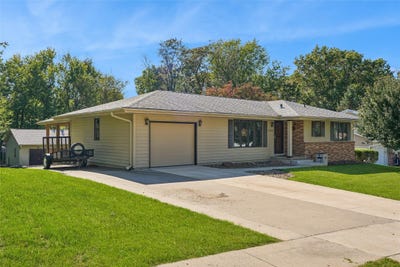 /international/us/1305-w-clinton-avenue-indianola-ia-110120128959/