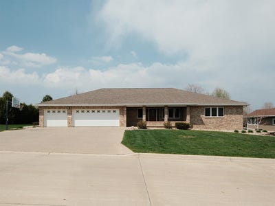 /international/us/544-13th-street-circle-se-sioux-center-ia-110099108585/