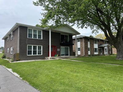 /international/us/375-lynn-drive-manteno-il-110107872690/