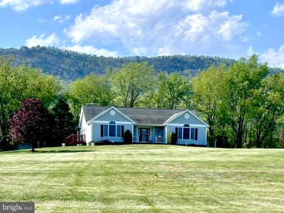 /international/us/16335-back-road-strasburg-va-110107898044/