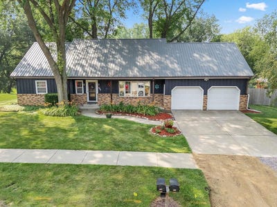/international/us/713-madison-avenue-baraboo-wi-110101423691/