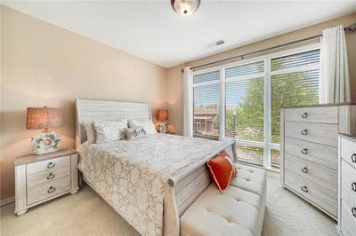 /international/us/1070-grandview-court-ne-columbia-heights-mn-110108384415/