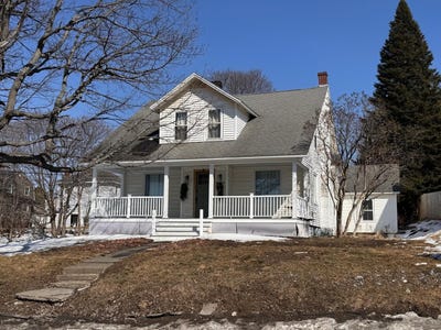 /international/us/27-dudley-street-presque-isle-me-110107402814/