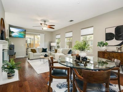 /international/us/2684-escala-circle-san-diego-ca-110106010362/