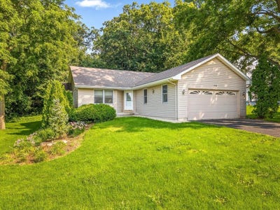 /international/us/116-se-heath-cliff-poplar-grove-il-110101367305/