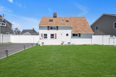 /international/us/29-cutter-lane-levittown-ny-110107284029/
