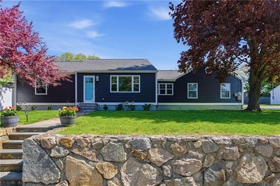 /international/us/3811-mendon-road-cumberland-ri-110108255337/