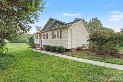 /international/us/4750-dalena-drive-claremont-nc-110110105845/