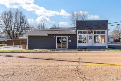/international/us/215-e-market-street-troy-il-110106302893/