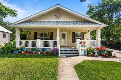 /international/us/410-franklin-street-mahomet-il-110109570885/