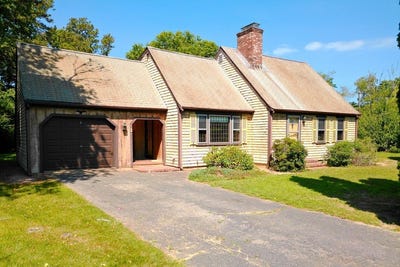 /international/us/1-winsome-road-yarmouth-ma-110101115031/