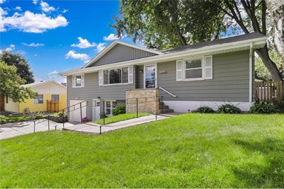 /international/us/8429-meadow-lake-road-e-new-hope-mn-110101395586/