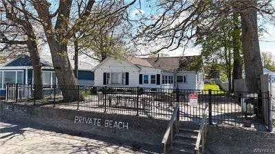 /international/us/8926-lake-shore-road-angola-ny-110108765794/