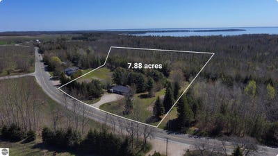 /international/us/11184-n-mill-street-northport-mi-110101885793/