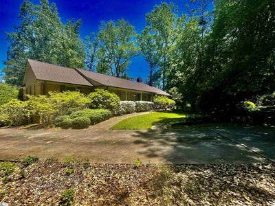 /international/us/213-old-town-way-simpsonville-sc-110108636466/