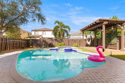 /international/us/574-nw-159th-ave-pembroke-pines-fl-110104185099/