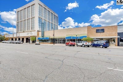 /international/us/11-n-main-st-hutchinson-ks-110120014998/