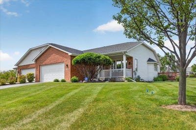 /international/us/7928-slater-drive-rockford-il-110108225625/