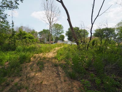 /international/us/6-lakeview-avenue-norton-shores-mi-110090905457/