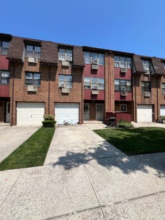 /international/us/156-11-78th-street-howard-beach-ny-110100243901/