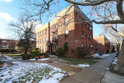 /international/us/47-22-215-place-bayside-ny-110104260406/