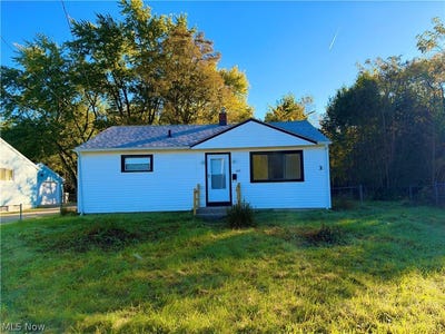 /international/us/693-liberty-road-youngstown-oh-110110417050/