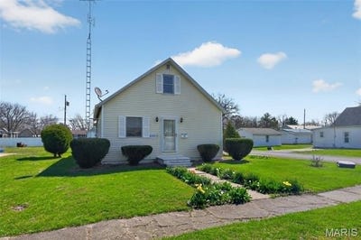 /international/us/1005-s-macoupin-street-gillespie-il-110108393958/
