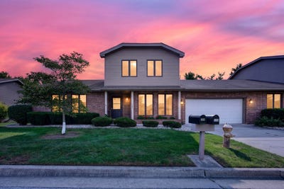 /international/us/117-manor-circle-bloomington-il-110120533441/