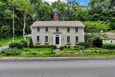 /international/us/108-main-street-sandwich-ma-110100195714/