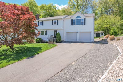 /international/us/79-strawberry-hill-road-bristol-ct-110108095356/