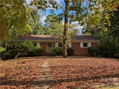 /international/us/25-chateau-place-asheville-nc-110120498560/