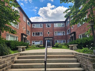 /international/us/1318-central-street-evanston-il-110108815124/
