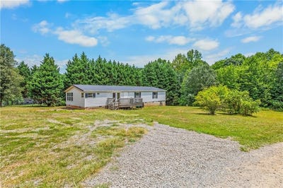 /international/us/1017-sourwood-drive-hamptonville-nc-110109737114/