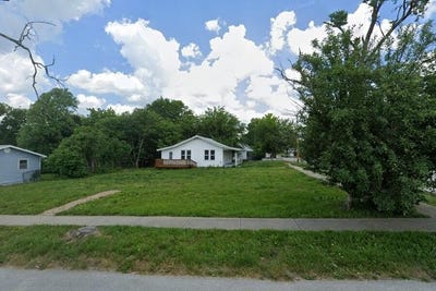/international/us/305-w-main-street-buffalo-mo-110108119564/