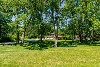 /international/us/19866-lakewood-drive-bloomington-il-110108398719/