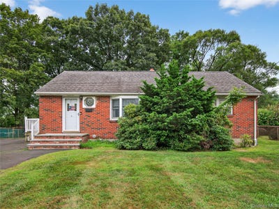 /international/us/24-mackey-court-west-haverstraw-ny-110101438393/