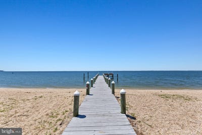 /international/us/17282-crab-pot-lane-piney-point-md-110108547227/