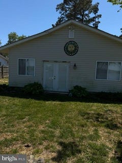 /international/us/823-greenfield-point-drive-reedville-va-110107995625/