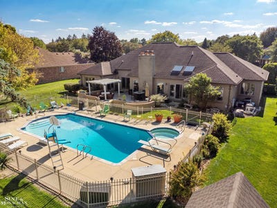 /international/us/37444-alpinia-lane-clinton-township-mi-110108359789/