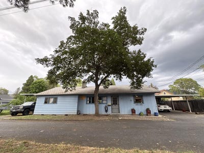 /international/us/423-se-m-street-grants-pass-or-110108480057/