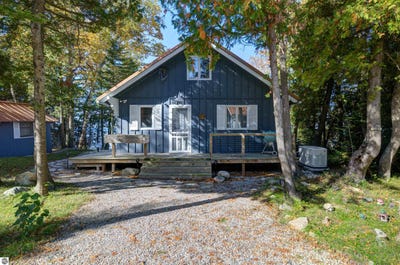 /international/us/14827-n-cathead-bay-drive-northport-mi-110108194605/
