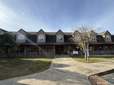 /international/us/11-centre-street-salem-ct-110108536937/