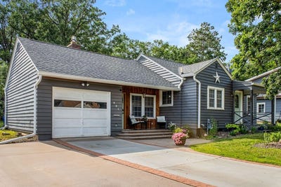 /international/us/607-college-street-spooner-wi-110101003910/