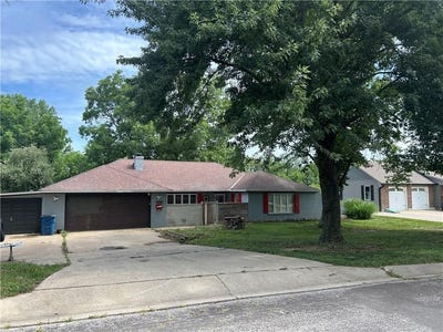 /international/us/403-e-orchard-street-odessa-mo-110100750995/