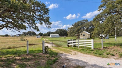 /international/us/2491-e-fannin-street-goliad-tx-110110363999/
