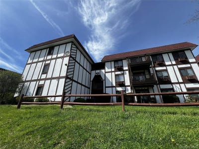 /international/us/14-skyline-drive-fishkill-ny-110107750654/