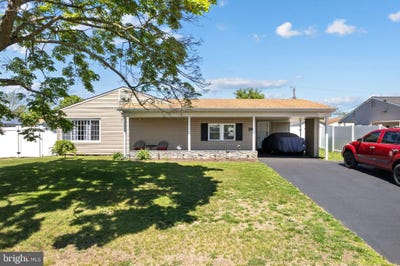 /international/us/24-garden-lane-levittown-pa-110108296554/
