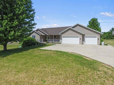 /international/us/13072-w-woodworth-drive-evansville-wi-110108427446/