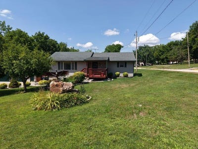 /international/us/107-high-street-north-freedom-wi-110109703383/